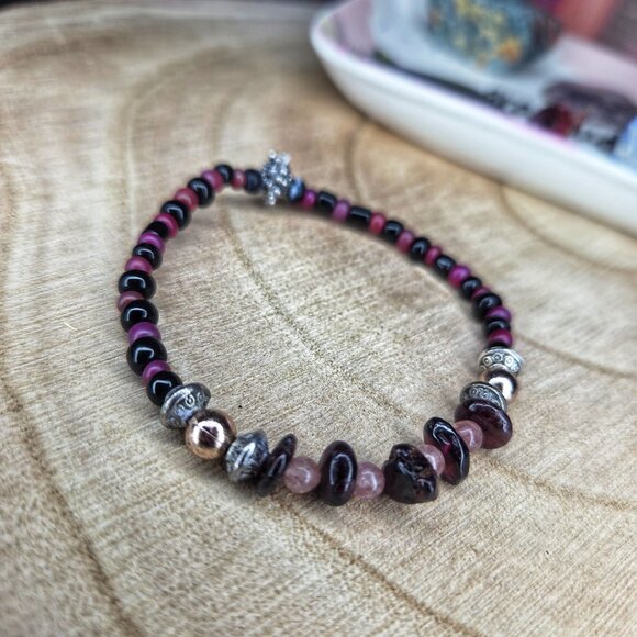 Garnet & Strawberry Quartz Gemstone Bracelet – Grounded Feminine Energy - Picture 2 of 7